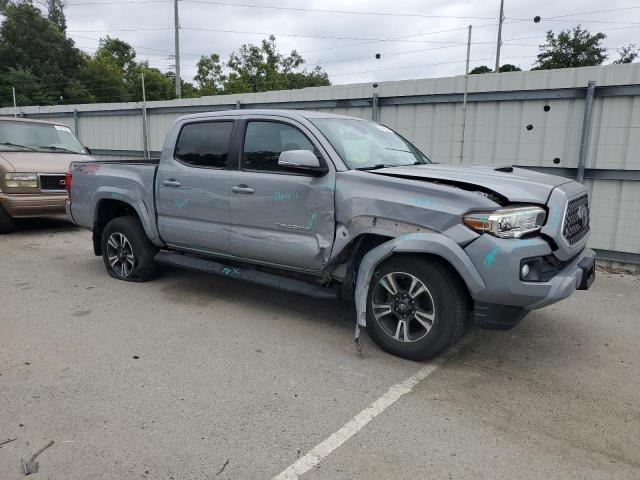 3TMCZ5AN5JM177040 - 2018 TOYOTA TACOMA DOUBLE CAB GRAY photo 4