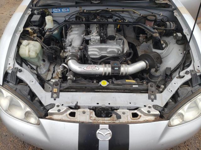 JM1NB353X20229034 - 2002 MAZDA MX-5 MIATA BASE SILVER photo 11