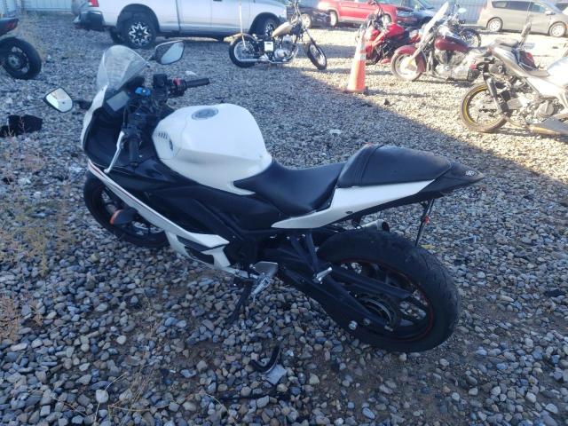 MH3RH18Y0KK002064 - 2019 YAMAHA YZFR3 A WHITE photo 3