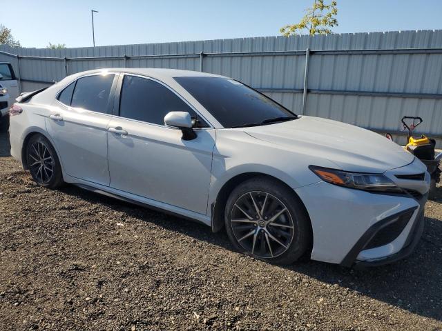 4T1B11HK3KU800008 - 2019 TOYOTA CAMRY L თეთრი ფოტო 4