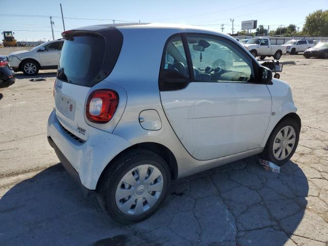 WMEFJ5DA7GK127609 - 2016 SMART FORTWO SILVER photo 3