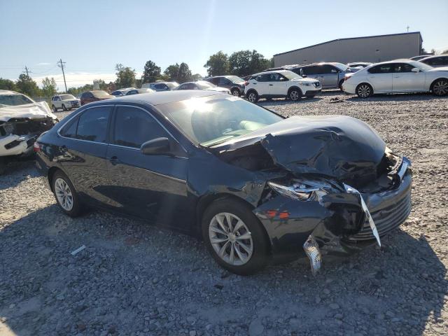 4T1BF1FK7HU285236 - 2017 TOYOTA CAMRY LE BLUE photo 4