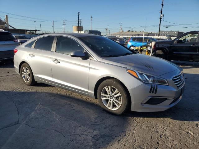 5NPE24AF7HH551955 - 2017 HYUNDAI SONATA SE 银色 照片 4