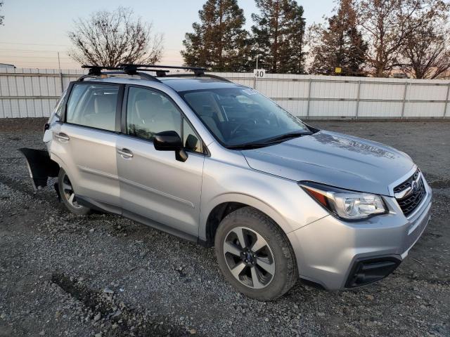 JF2SJABC0JH450142 - 2018 SUBARU FORESTER 2.5I SILVER photo 4