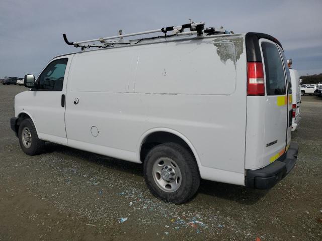 1GCWGAFP6J1184937 - 2018 CHEVROLET EXPRESS G2 WHITE photo 2