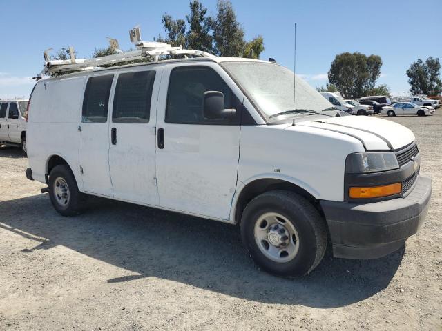 1GCWGAFP6J1184937 - 2018 CHEVROLET EXPRESS G2 WHITE photo 4