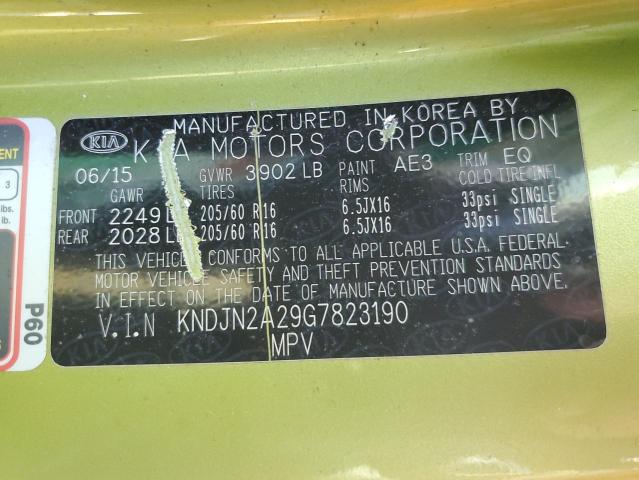 KNDJN2A29G7823190 - 2016 KIA SOUL GREEN photo 13