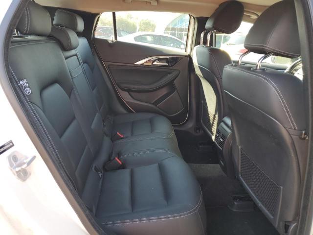 SJKCH5CRXHA034768 - 2017 INFINITI QX30 BASE WHITE photo 10