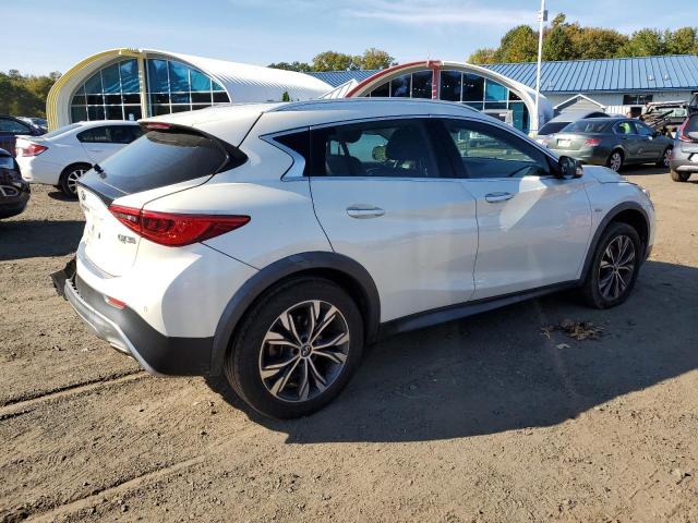 SJKCH5CRXHA034768 - 2017 INFINITI QX30 BASE WHITE photo 3