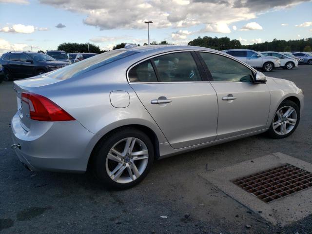 YV126MFK3F1342532 - 2015 VOLVO S60 PREMIER SILVER photo 3