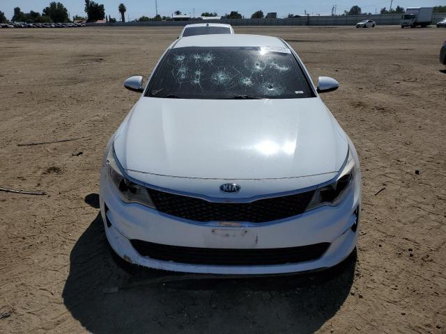 5XXGT4L32JG230495 - 2018 KIA OPTIMA LX WHITE photo 5