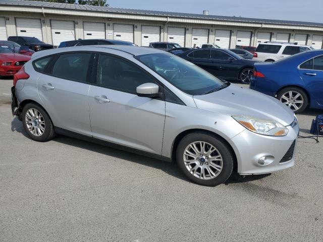 1FAHP3K23CL333428 - 2012 FORD FOCUS SE SILVER photo 4