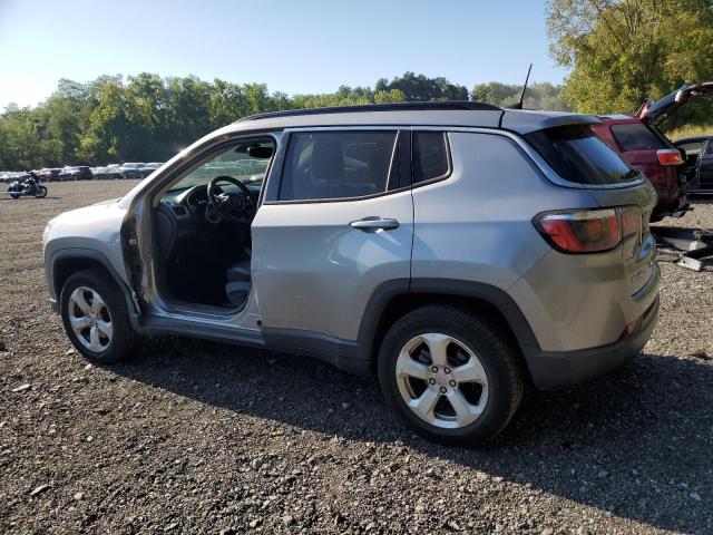 3C4NJDBBXJT113581 - 2018 JEEP COMPASS LATITUDE رمادي صورة 2