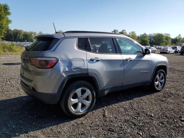 3C4NJDBBXJT113581 - 2018 JEEP COMPASS LATITUDE رمادي صورة 3