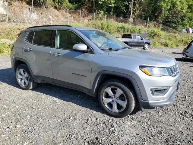 3C4NJDBBXJT113581 - 2018 JEEP COMPASS LATITUDE رمادي صورة 4