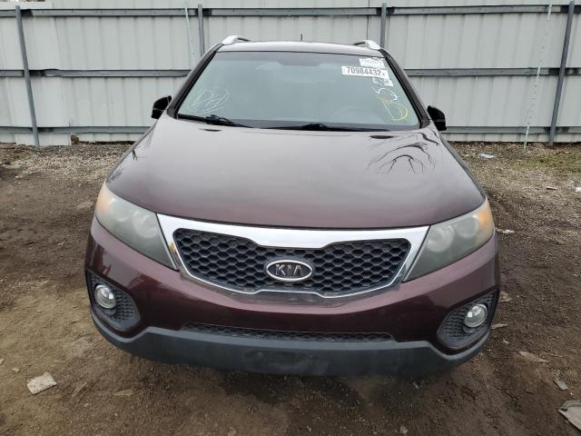 5XYKTDA23BG075764 - 2011 KIA SORENTO BASE MAROON photo 5