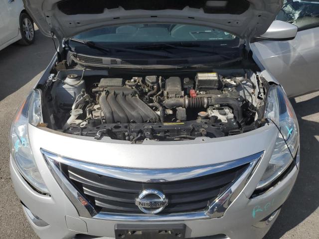 3N1CN7AP3JL877494 - 2018 NISSAN VERSA S SILVER photo 11