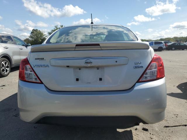 3N1CN7AP3JL877494 - 2018 NISSAN VERSA S SILVER photo 6