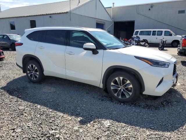 5TDGZRBH9MS128106 - 2021 TOYOTA HIGHLANDER XLE Biały zdjęcie 4