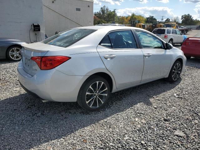 2T1BURHE3JC007596 - 2018 TOYOTA COROLLA L ვერცხლისფერი ფოტო 3