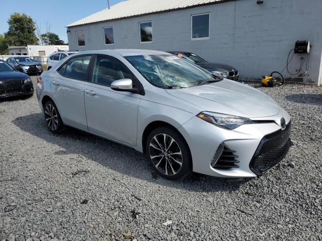 2T1BURHE3JC007596 - 2018 TOYOTA COROLLA L ვერცხლისფერი ფოტო 4