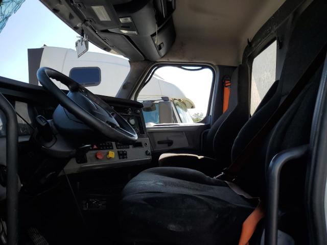 3AKJHLDV7MSMR9384 - 2021 FREIGHTLINER CASCADIA 1 أبيض صورة 5