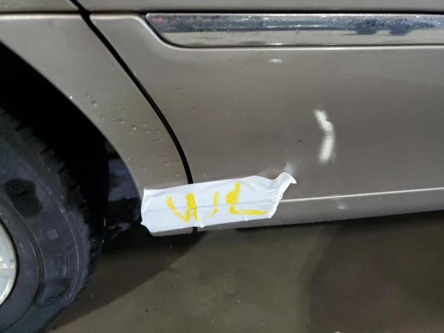 1LNHM81WX3Y696831 - 2003 LINCOLN TOWN CAR EXECUTIVE BEIGE photo 12