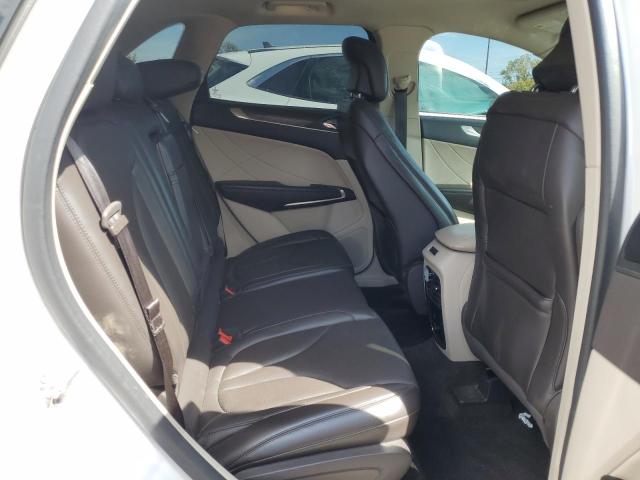5LMCJ3D91KUL52335 - 2019 LINCOLN MKC RESERVE WHITE photo 11