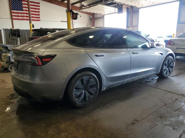 5YJ3E1EA4SF942319 - 2025 TESLA MODEL 3 GRAY photo 3