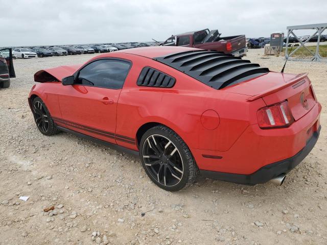 1ZVBP8AM6C5267748 - 2012 FORD MUSTANG RED photo 2