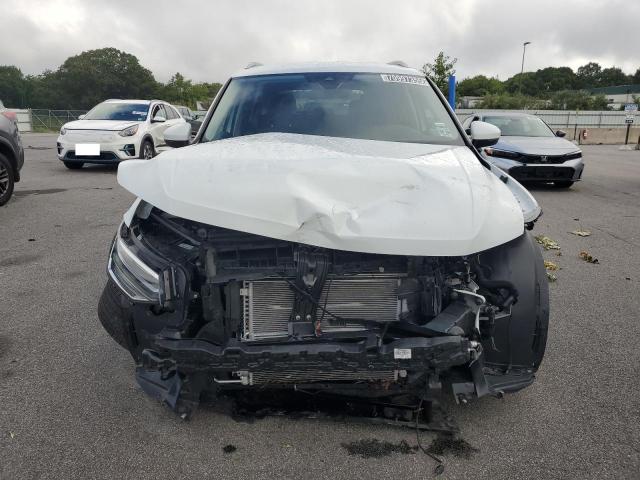 3VV2B7AX4RM195054 - 2024 VOLKSWAGEN TIGUAN SE Weiß Foto 5