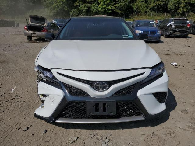 4T1B61HK3KU284122 - 2019 TOYOTA CAMRY XSE WHITE photo 5