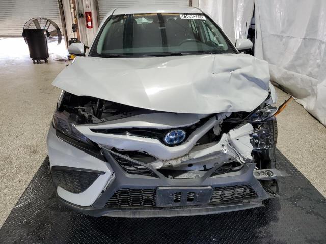 4T1G31AK7RU065828 - 2024 TOYOTA CAMRY SE NIGHT SHADE WHITE photo 5