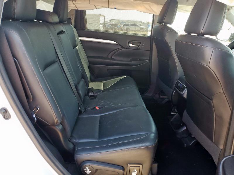 5TDKZRFH8HS511061 - 2017 TOYOTA HIGHLANDER SE WHITE photo 11