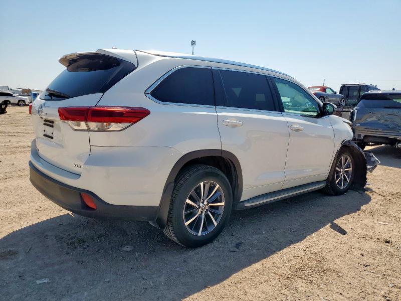 5TDKZRFH8HS511061 - 2017 TOYOTA HIGHLANDER SE WHITE photo 3