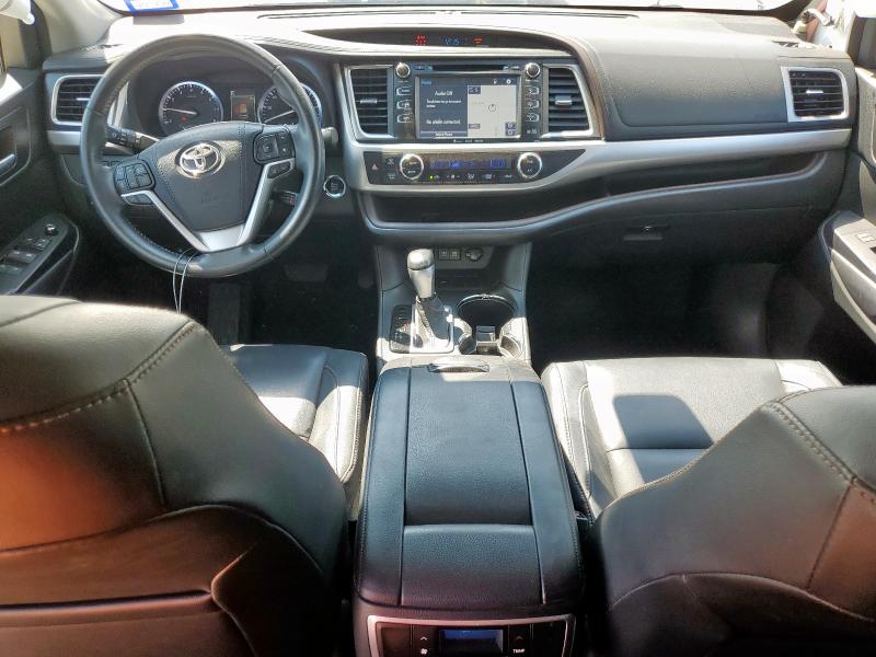 5TDKZRFH8HS511061 - 2017 TOYOTA HIGHLANDER SE WHITE photo 8