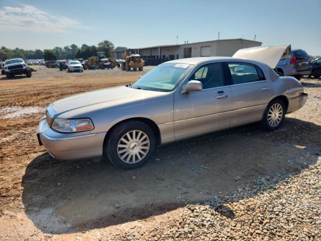 2003 LINCOLN TOWN CAR SIGNATURE, 