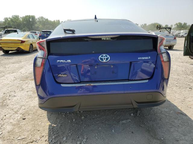 JTDKARFU8J3059527 - 2018 TOYOTA PRIUS BLUE photo 6
