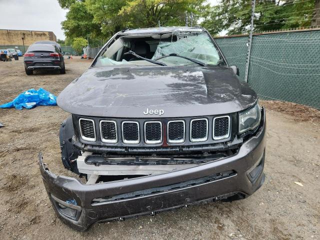 3C4NJDBB0JT284792 - 2018 JEEP COMPASS LATITUDE Szary zdjęcie 5