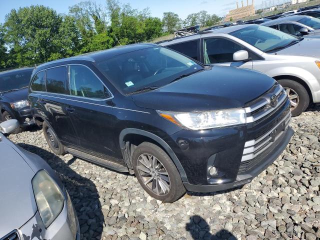 5TDJZRFH6JS888005 - 2018 TOYOTA HIGHLANDER SE შავი ფოტო 4