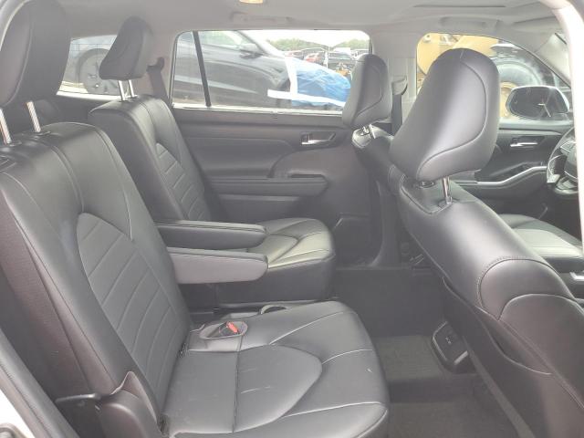 5TDGZRBH2NS186348 - 2022 TOYOTA HIGHLANDER XLE Argent photo 11