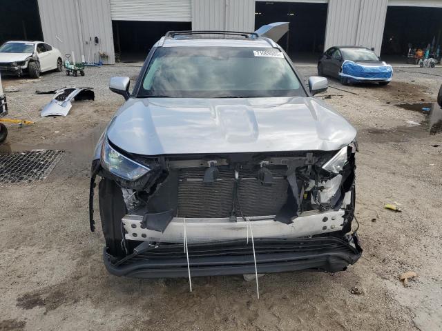5TDGZRBH2NS186348 - 2022 TOYOTA HIGHLANDER XLE Argent photo 5