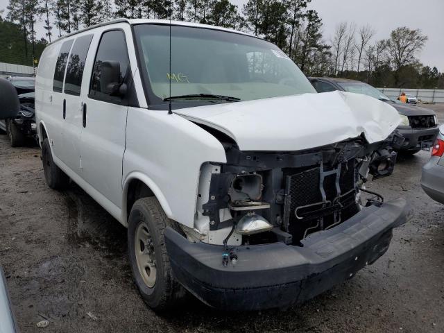 1GTW7FCA8D1111991 - 2013 GMC SAVANA G2500 WHITE photo 4