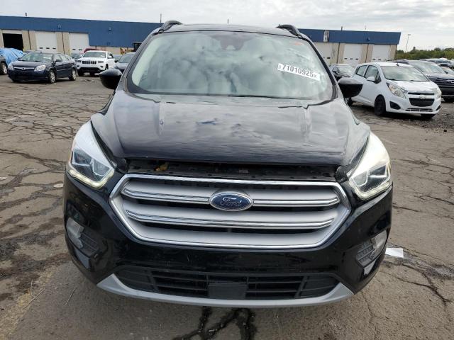1FMCU0HD7JUA20549 - 2018 FORD ESCAPE SEL Schwarz Foto 5
