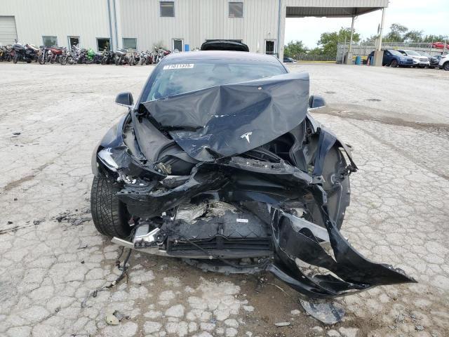 5YJ3E1EB4JF113452 - 2018 TESLA MODEL 3 Schwarz Foto 5