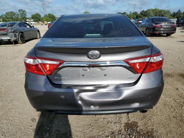 4T1BF1FK8HU324724 - 2017 TOYOTA CAMRY LE 灰色 照片 6