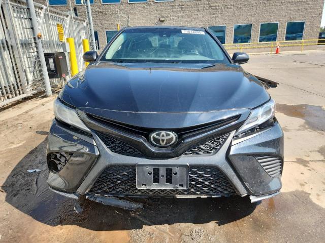 4T1B11HK9JU594899 - 2018 TOYOTA CAMRY L BLACK photo 5