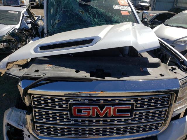 1GT42YEY1JF226071 - 2018 GMC SIERRA K3500 DENALI WHITE photo 11