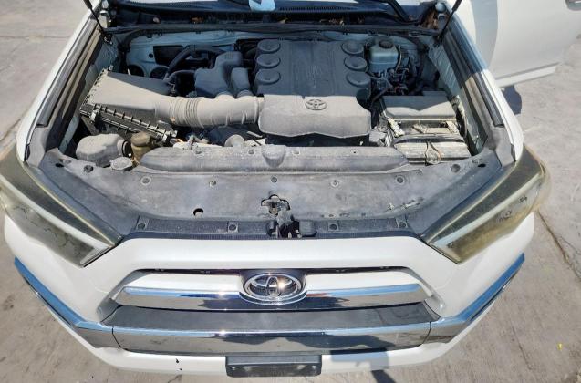 JTEZU5JR1F5105062 - 2015 TOYOTA 4RUNNER SR5 WHITE photo 11