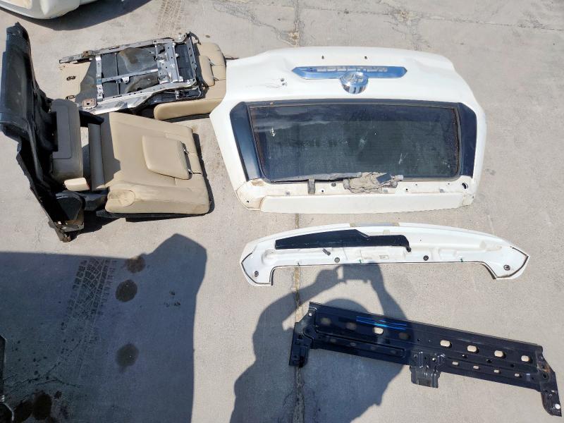 JTEZU5JR1F5105062 - 2015 TOYOTA 4RUNNER SR5 WHITE photo 12